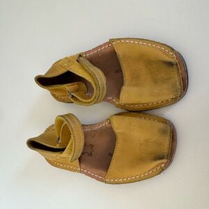 Pons Mustard Leather Sandals Sz 8c